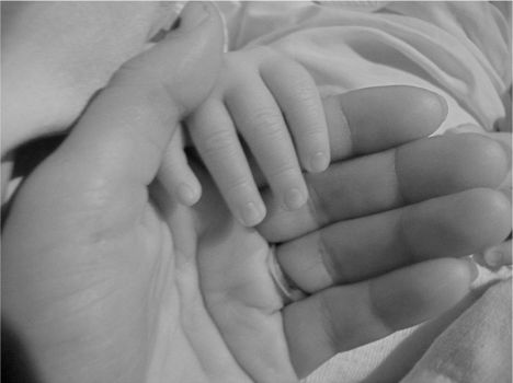 Foto: Kleine Hand in großer Hand